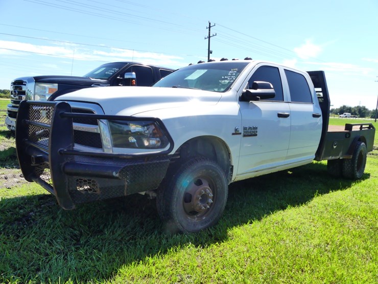 2015-dodge-ram-3500-image-2