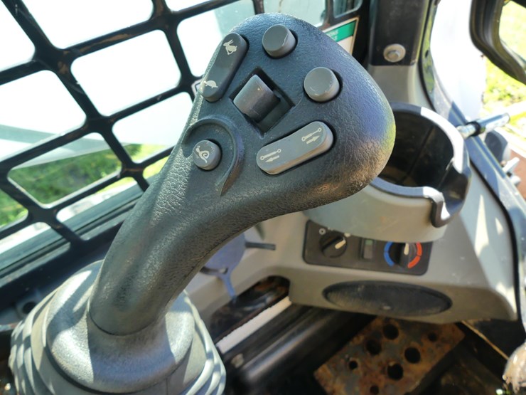 2015-bobcat-t770-image-15