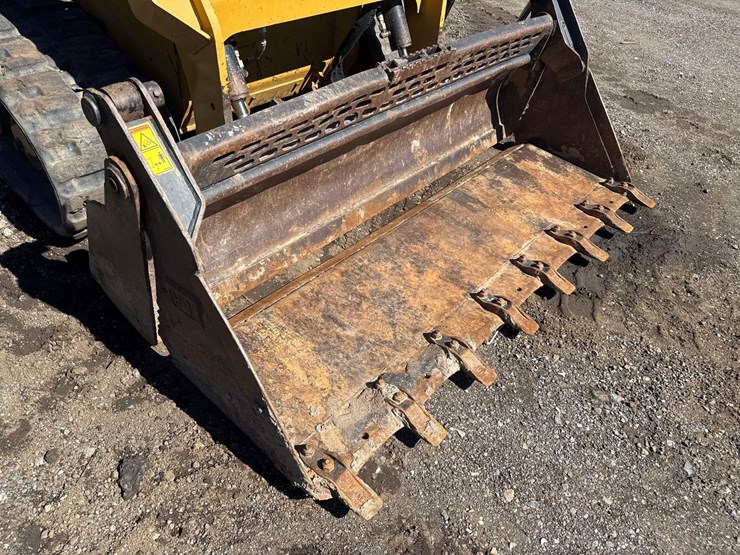 2022-caterpillar-259d3-image-11