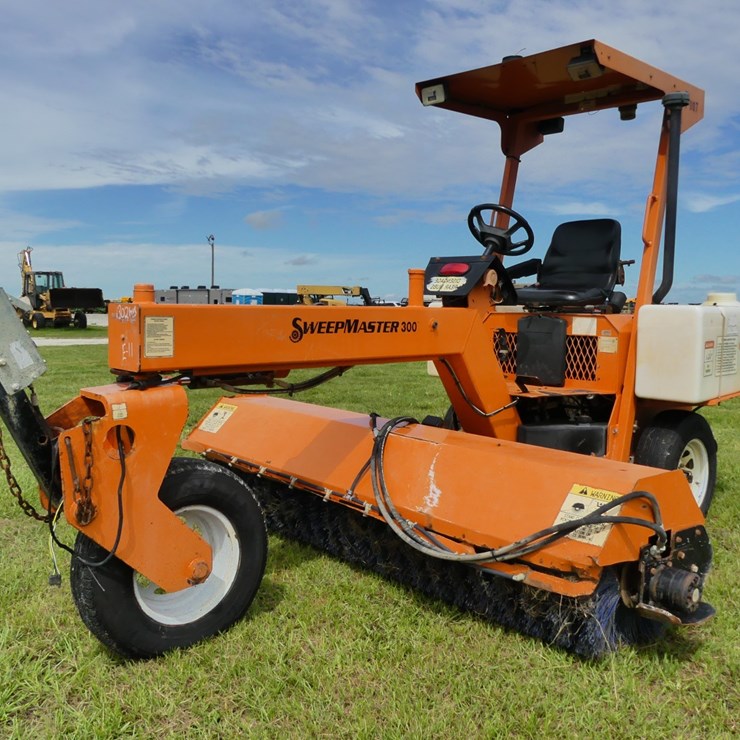 LAY-MOR SWEEPMASTER 300