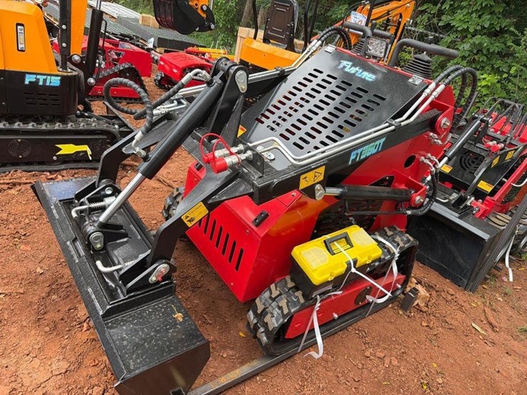 2026-future-360t-mini-skid-steer-loader-image-1