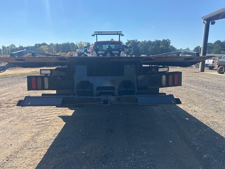 2022-ford-f750-image-13