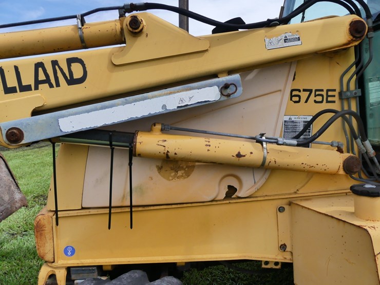 new-holland-675e-image-16