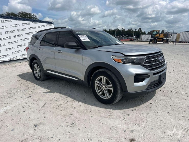 2022-ford-explorer-image-2