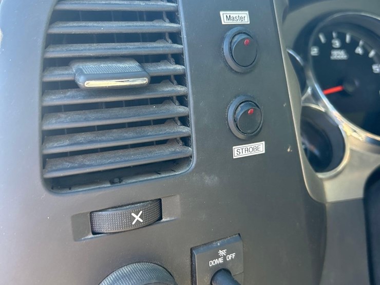 2013-chevrolet-2500-image-36