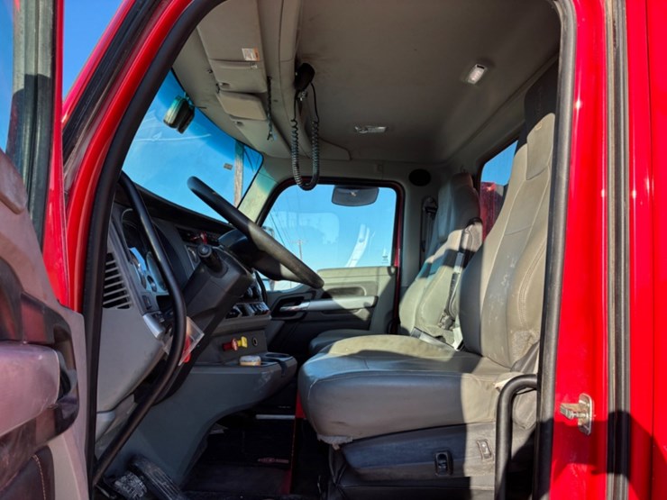 2021-kenworth-t880-image-9