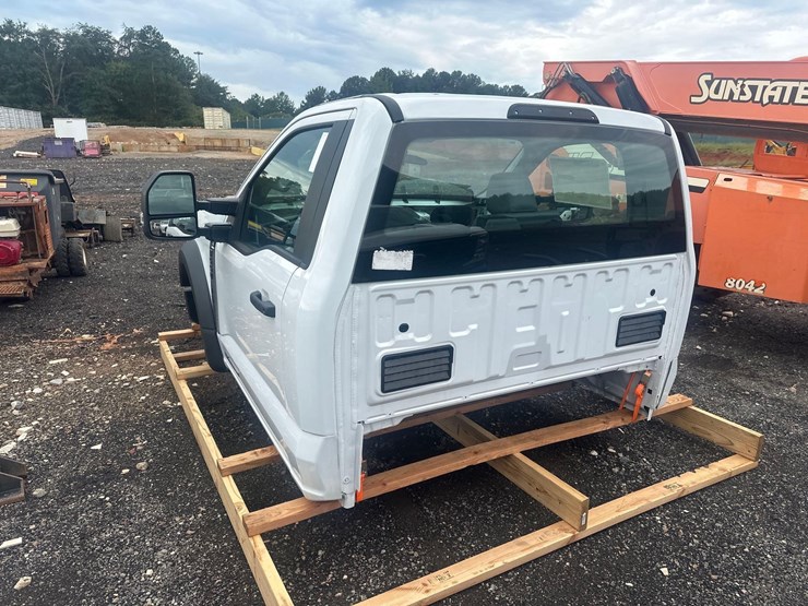 2024-ford-f550-xl-image-6