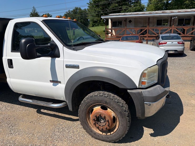 2005-ford-f550-image-21