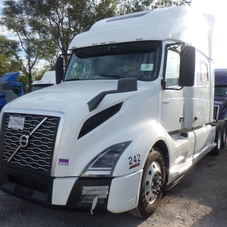 2019 VOLVO VNL860