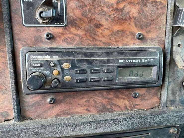 2001-kenworth-t300-image-25