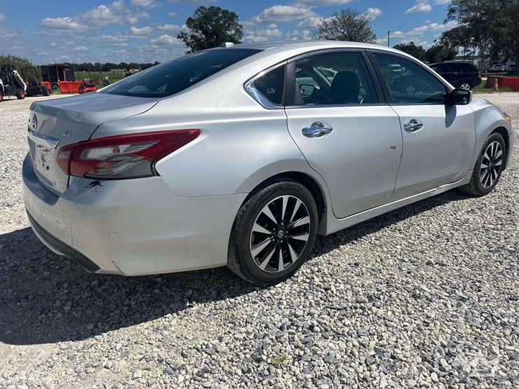 2018-nissan-altima-sedan-image-3