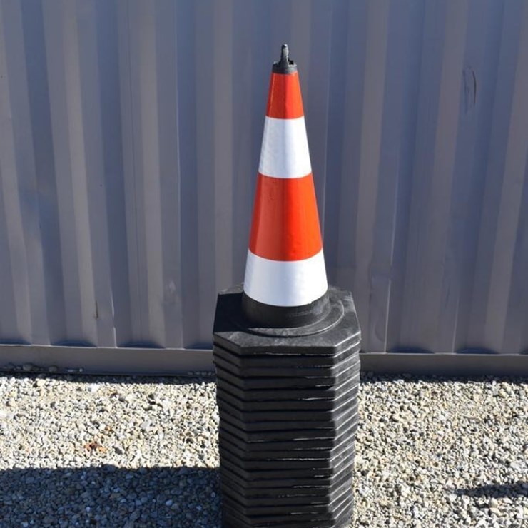 SAFETY CONES 49820