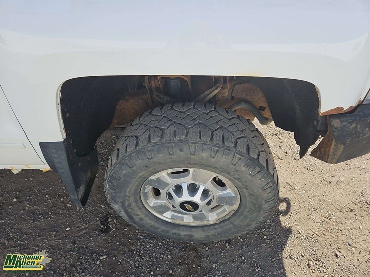 2015-chevrolet-silverado-2500hd-lt-image-12