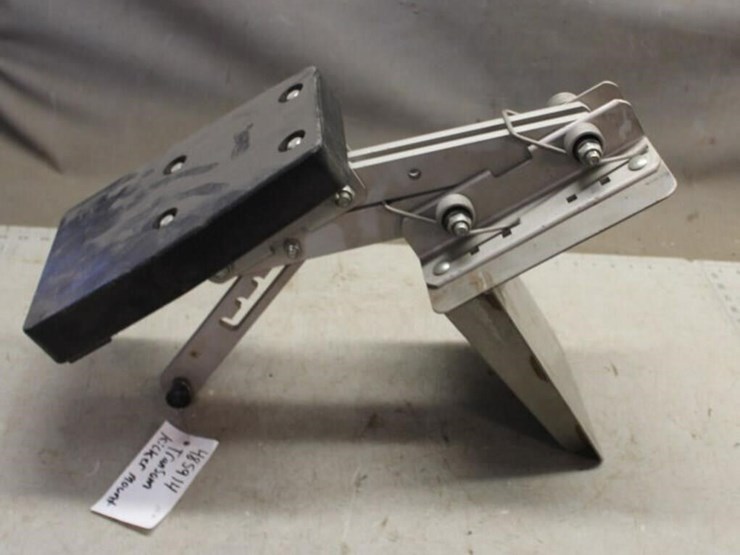transom-kicker-mount-image-1