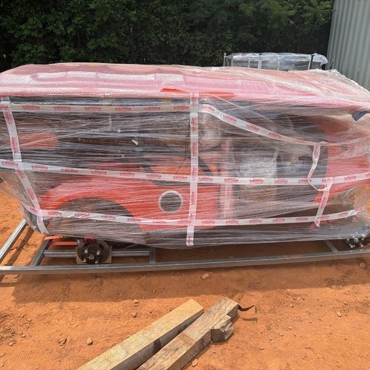 UNUSED FUTURE 4 SEAT GOLF CART