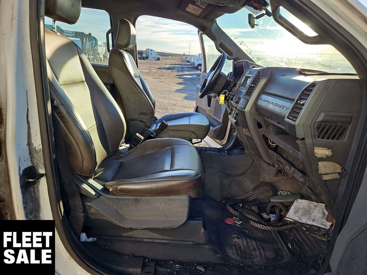 2021-ford-f350-image-17
