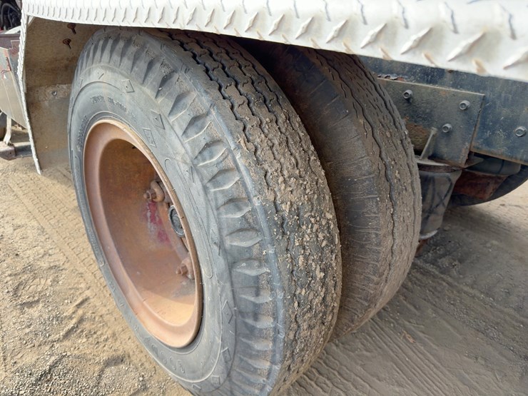 1985-ford-9000-image-23
