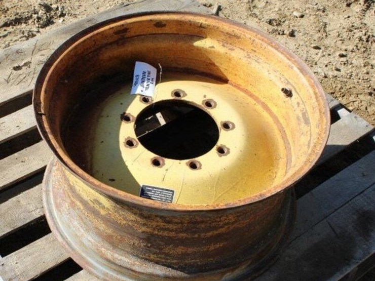 john-deere-tractor-tire-rim-image-5