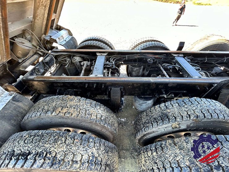 2016-peterbilt-367-image-93