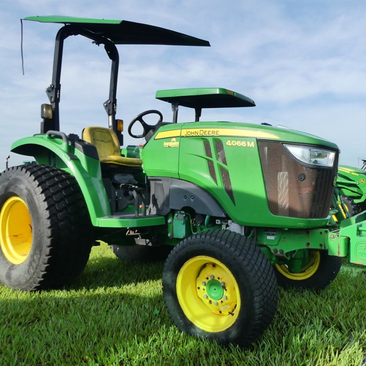 JOHN DEERE 4066M