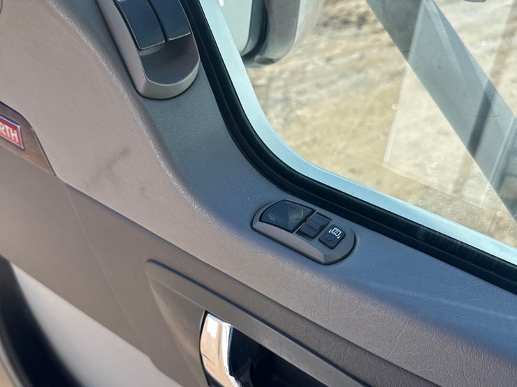 2018-kenworth-t370-image-47