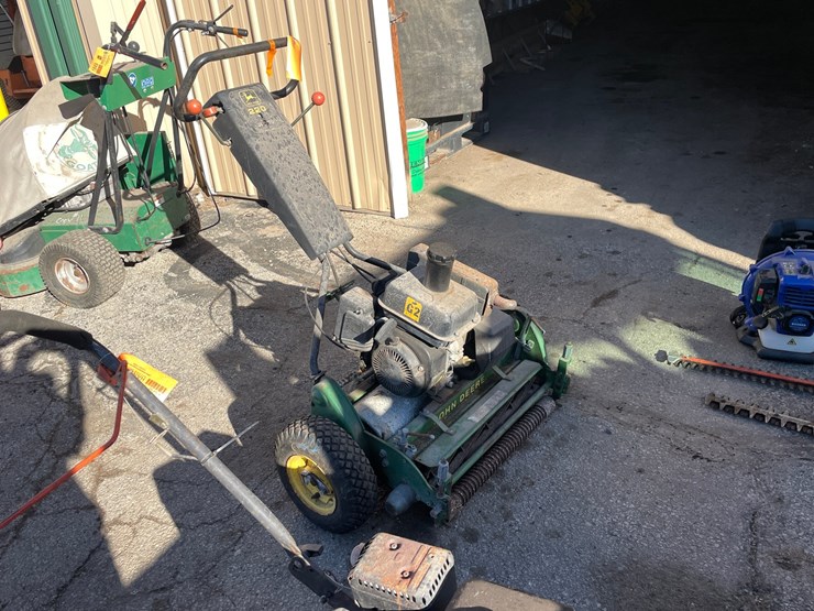 #1852-•-john-deere-greens-mower-image-3