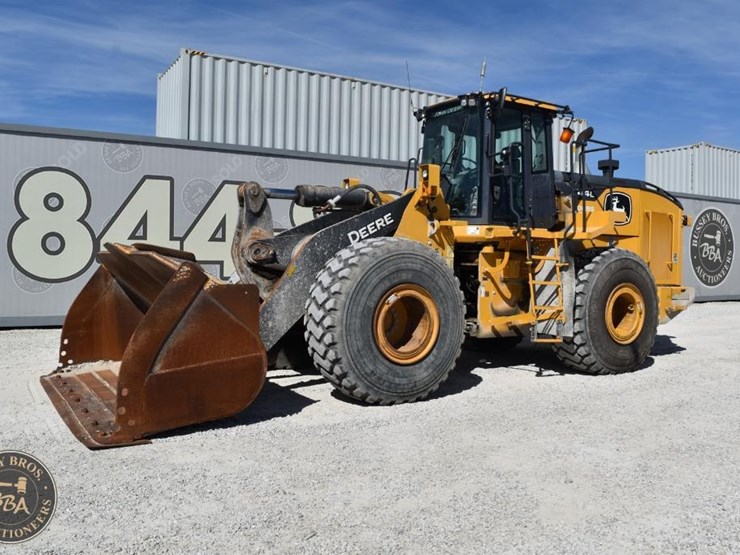 2021-deere-744l-image-15