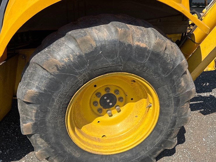 new-holland-lb75b-image-22