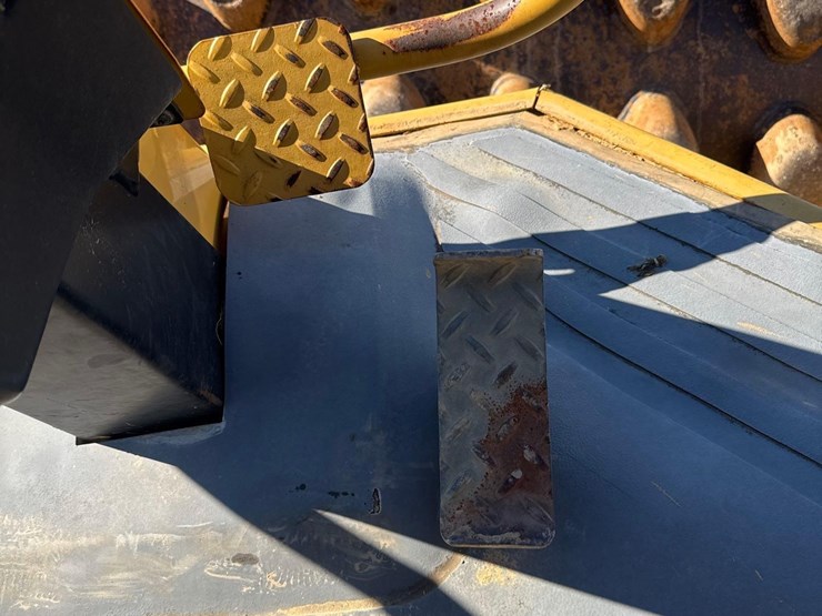 2006-caterpillar-cp-563e-image-27