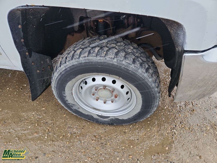 2015-chevrolet-silverado-2500hd-image-24