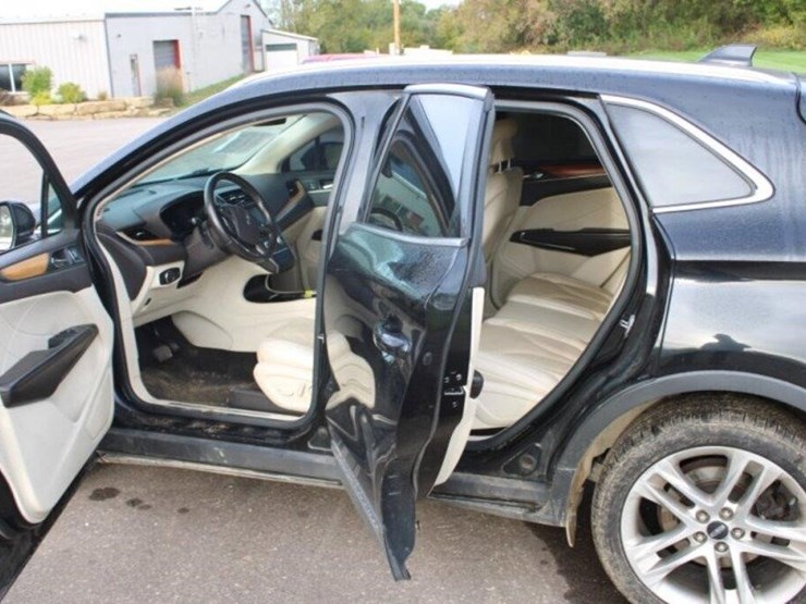 2010-lincoln-mkt-image-7