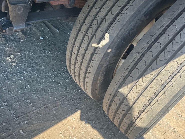 2022-ford-f750-image-32