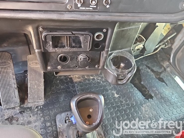 2005-peterbilt-357-image-22