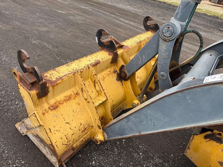 2016-deere-310l-image-12