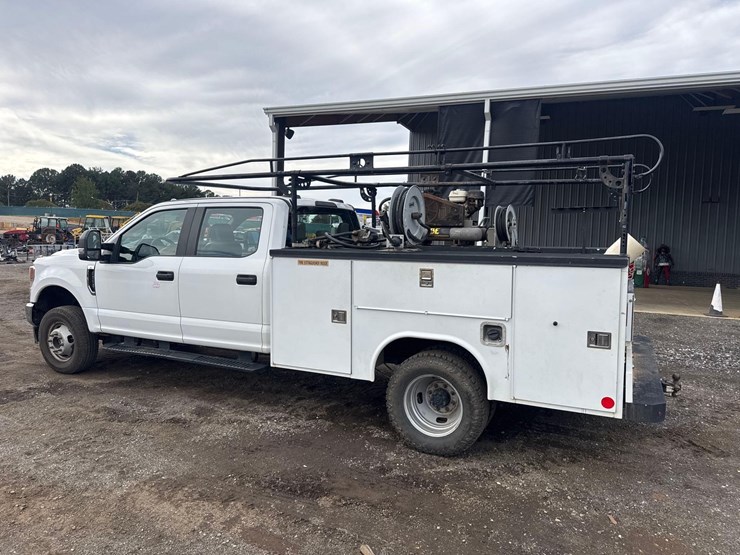 2020-ford-f350-xl-image-3