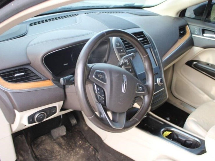 2010-lincoln-mkt-image-10