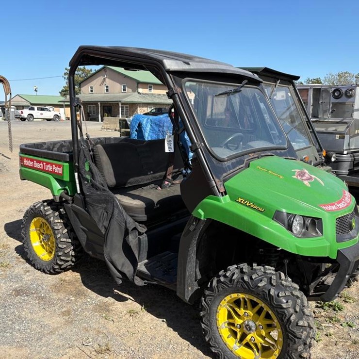 JOHN DEERE GATOR