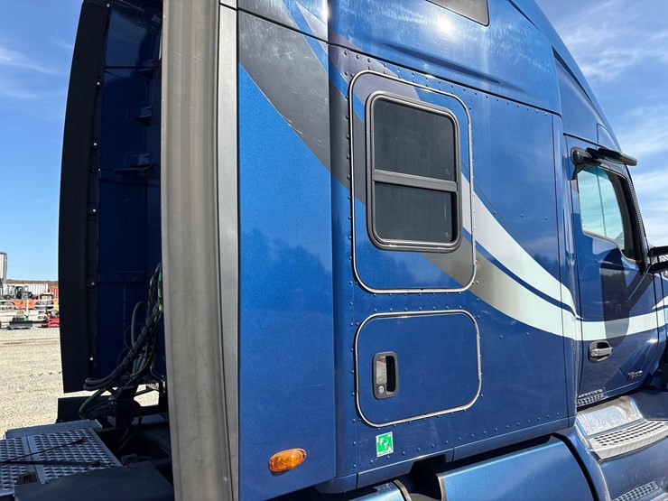 2018-kenworth-t680-image-24