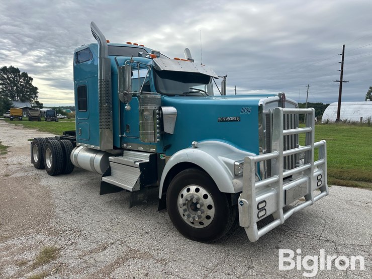 2018-kenworth-w900-image-3