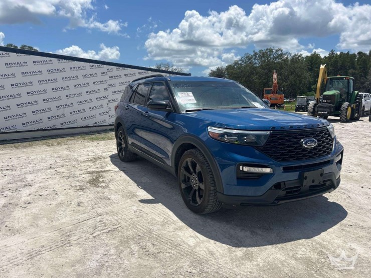 2023-ford-explorer-image-2
