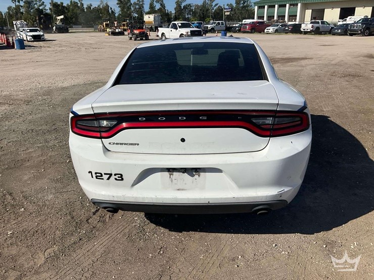 2016-dodge-charger-sedan-image-25