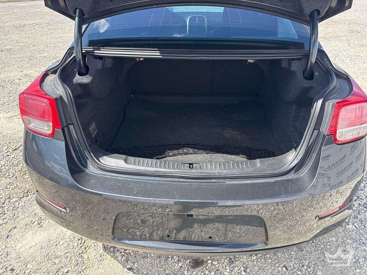 2015-chevrolet-malibu-sedan-image-21
