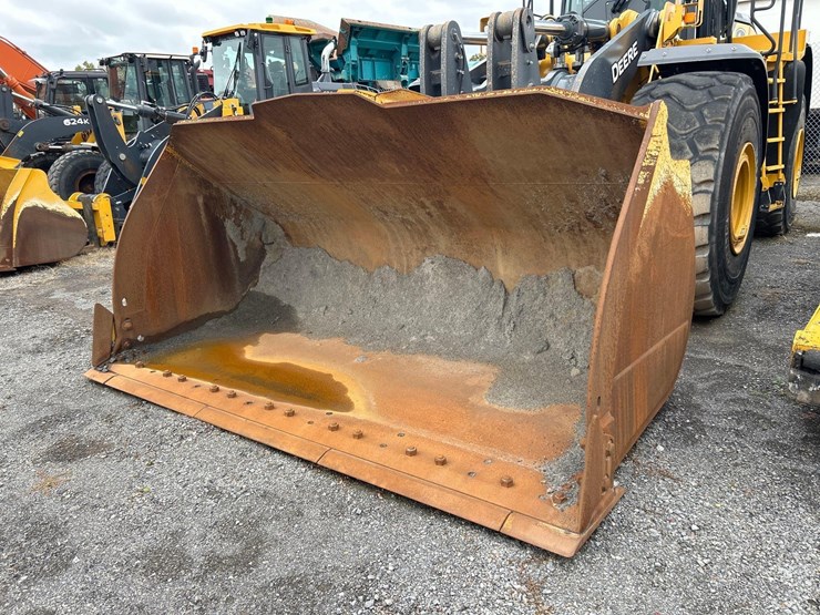 2024-deere-844-p-tier-image-16