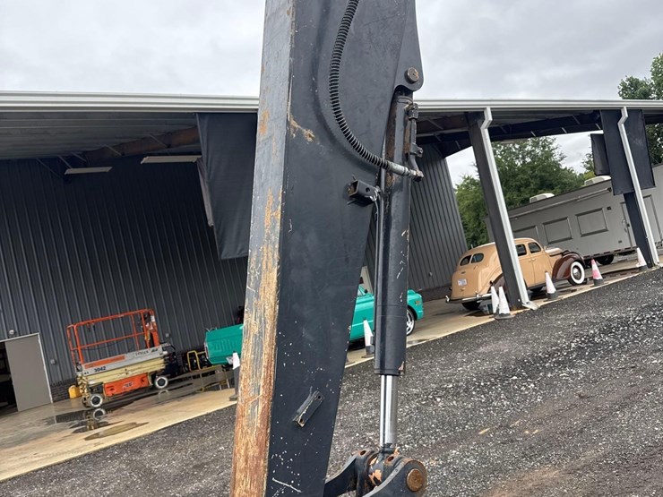 2019-deere-85g-image-12