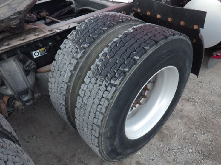 2017-kenworth-t680-image-11