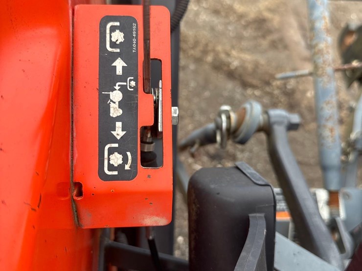 2012-kubota-l3200d-image-22