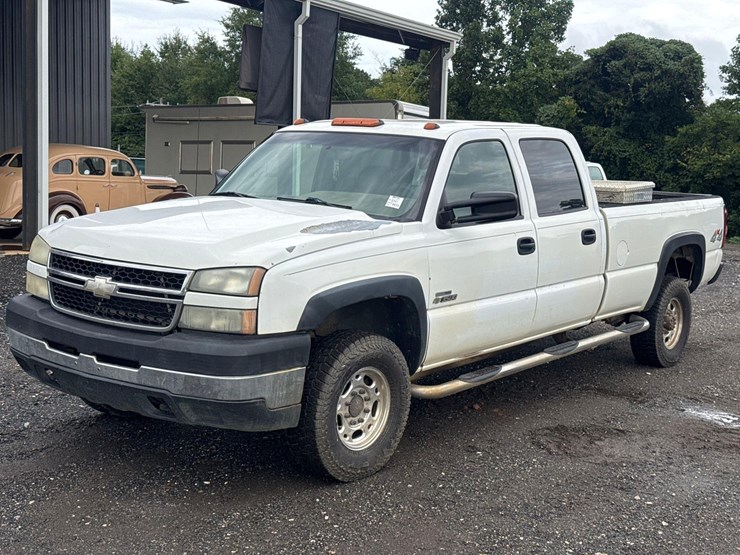 2006-chevrolet-3500-image-1