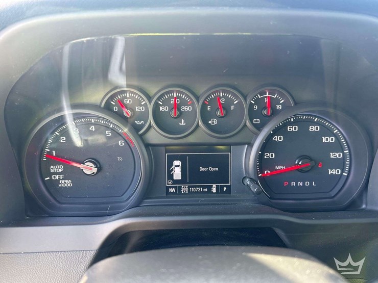 2022-chevrolet-silverado-4x4-crew-cab-pickup-truck-image-16