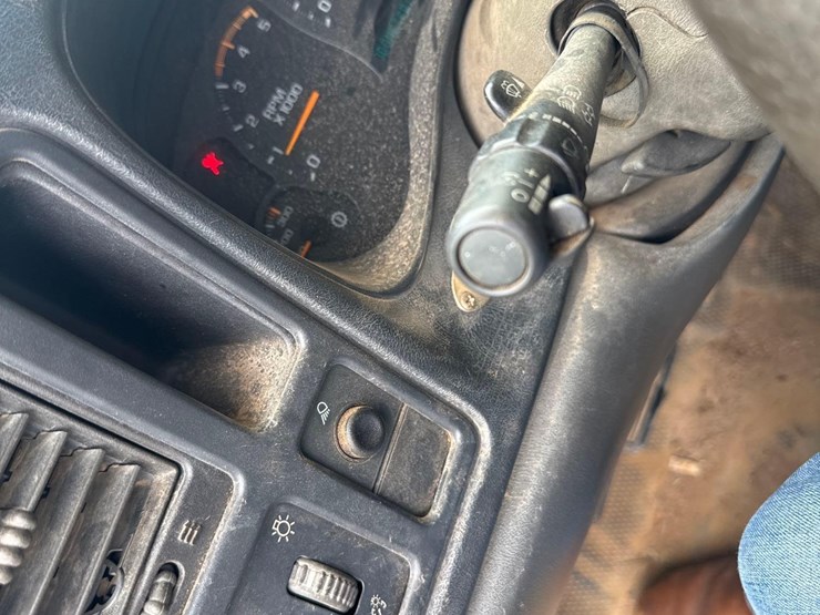 2003-chevrolet-2500hd-image-19