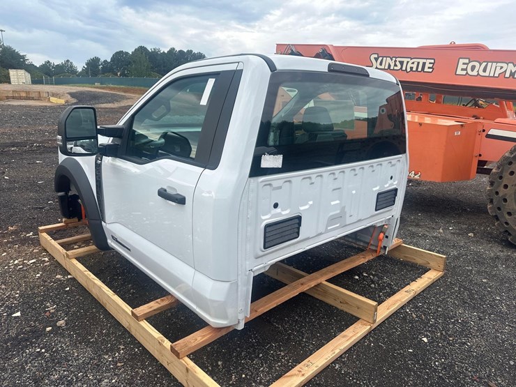 2024-ford-f550-xl-image-5